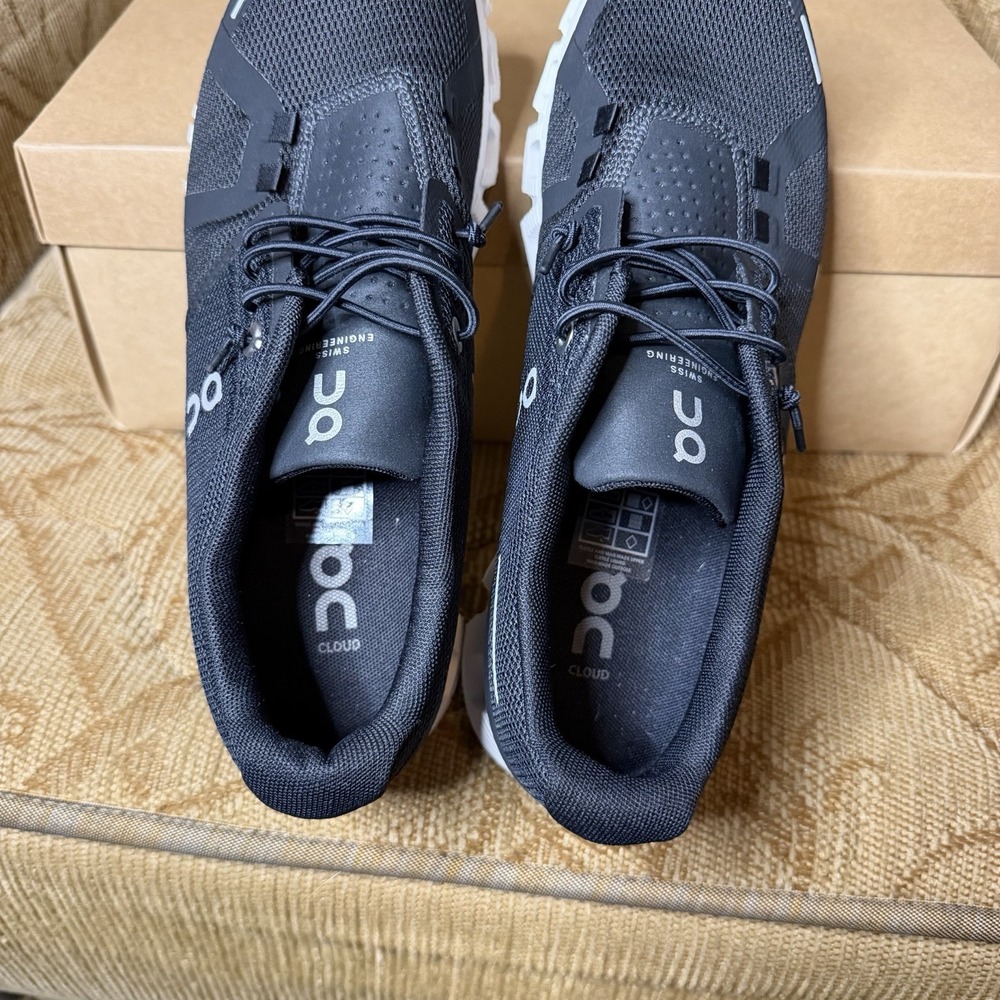 On Cloud 5 Women's Running Shoes Black White Size 8.5 Excellent! - Picture 7 of 9